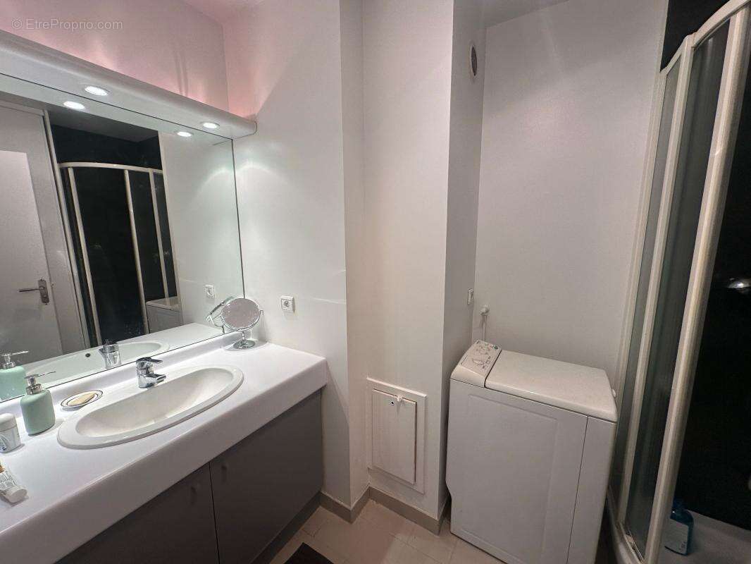 Appartement à PARIS-20E