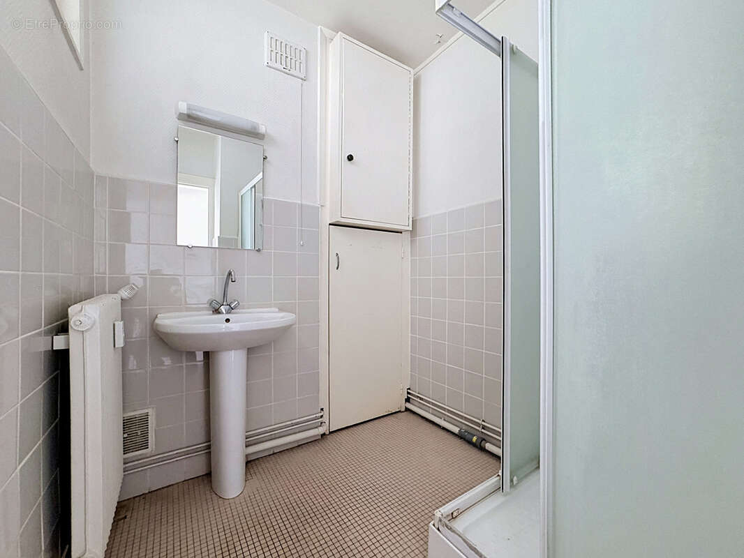 Appartement 2 pièces 57m2 dernier étage avec ascenseur cave et place de parking privative 59300 VALENCIENNES - photo 9