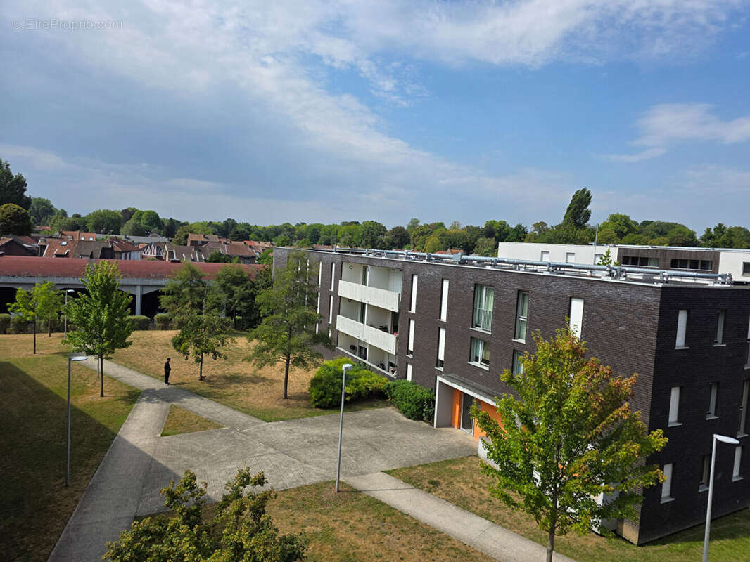Roubaix edouard vaillant, t2 de 43 m² avec grand balcon, ascenseur et parking. proximité edhec et croix - photo 2