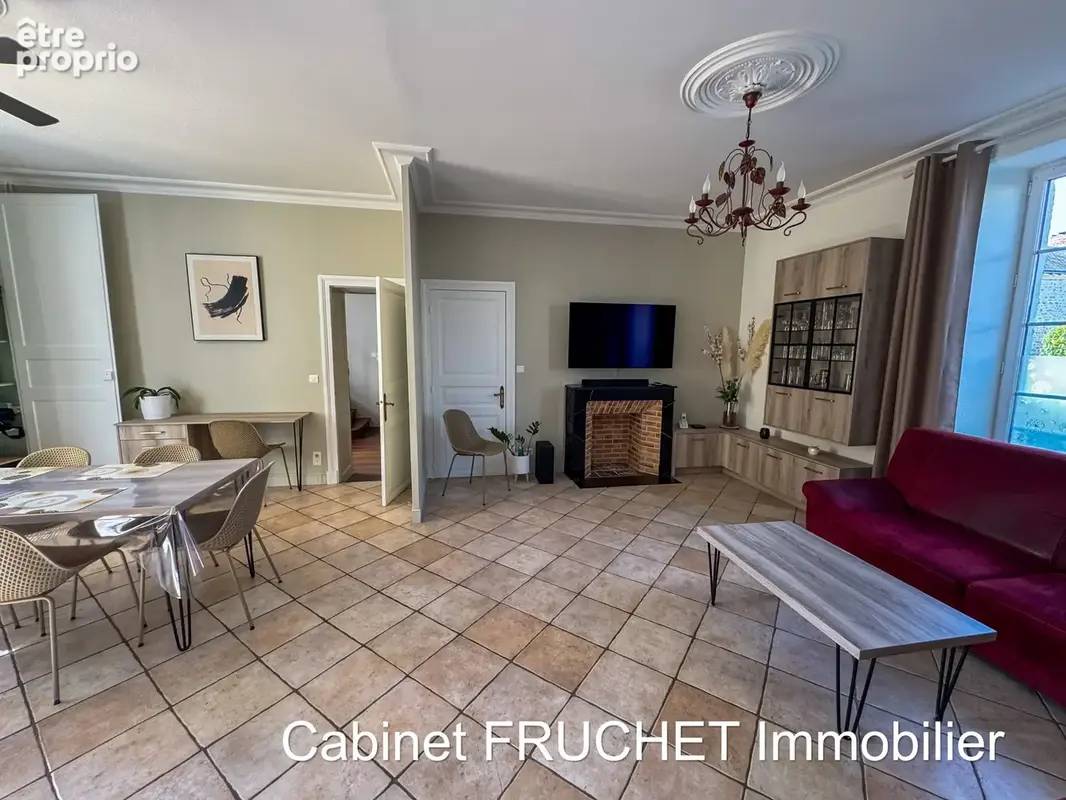 En centre ville de CHANTONNAY - Maison de caractère avec 5 chambres - photo 7