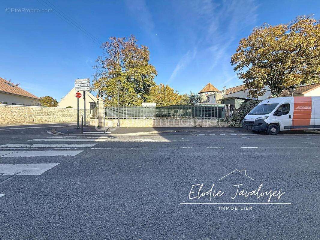Commerce à CARRIERES-SUR-SEINE