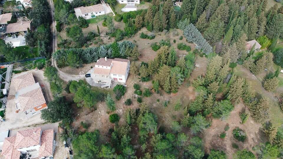 Terrain 610 m² à Le Triadou  - photo 2
