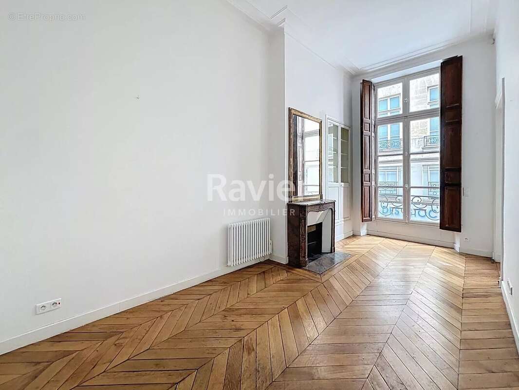 Appartement à PARIS-1E
