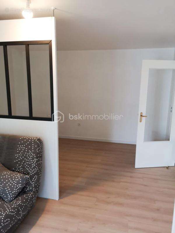 Studio de 35 m² à côté de L'ESIEE avec parking et cave - photo 6