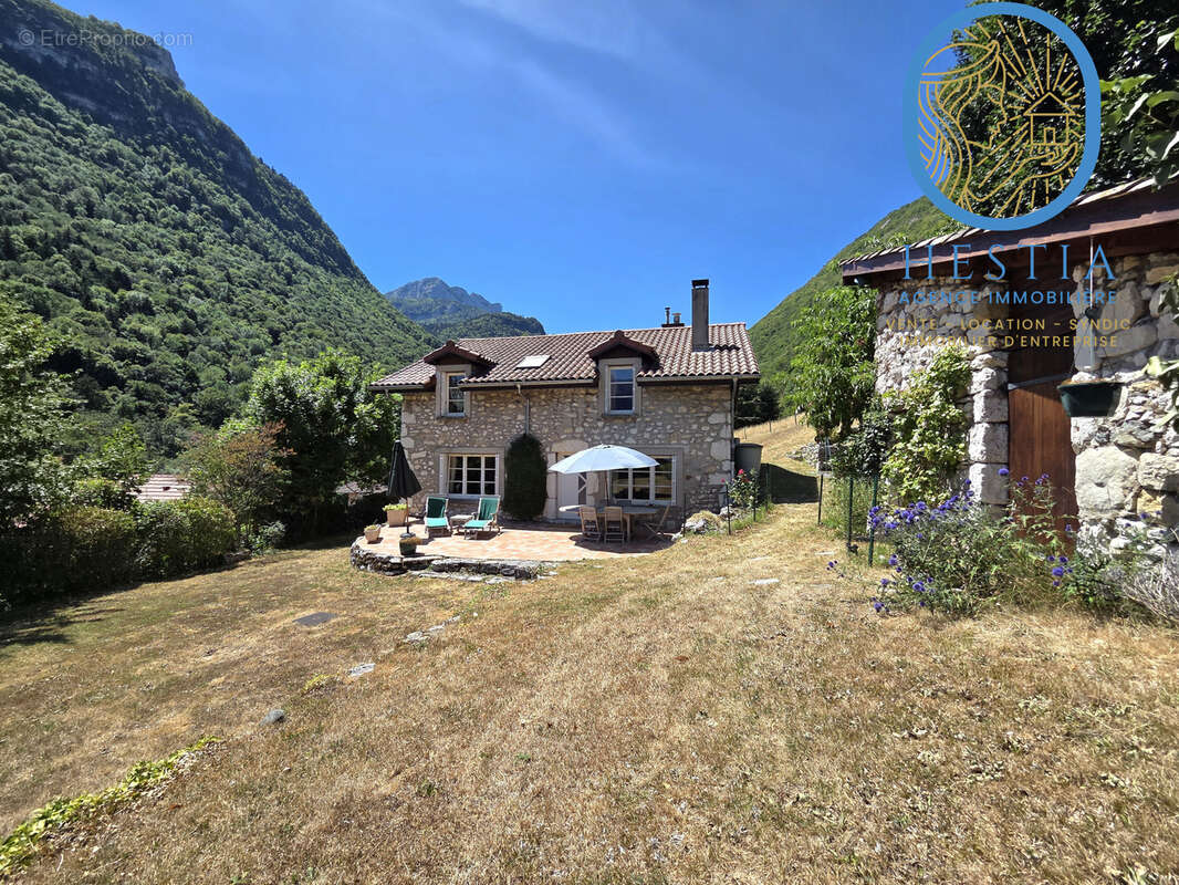 Maison à VEUREY-VOROIZE