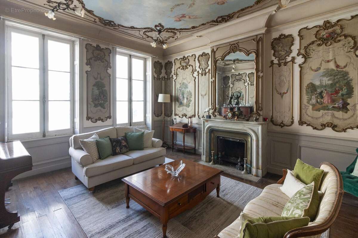 Maison à CHATEAUNEUF-SUR-CHARENTE