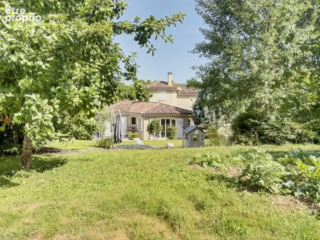 01160 PONT-D’AIN   Maison familiale rénovée de 173 m2   4 chambres, bureau et grand jardin - photo 3