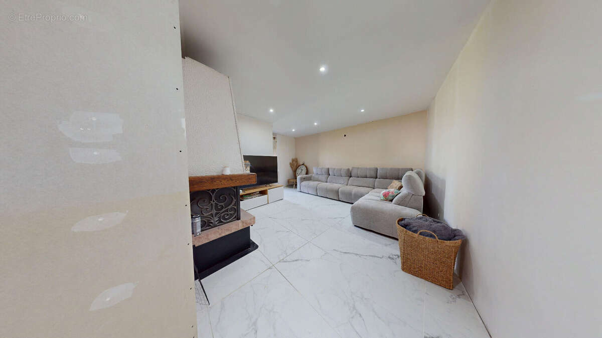 Maison 100 m² à Poncin  - photo 6