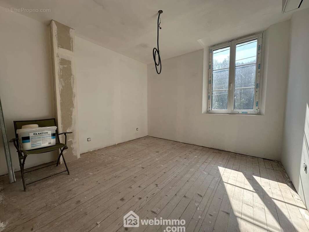 La première chambre, les sols sont en parquet