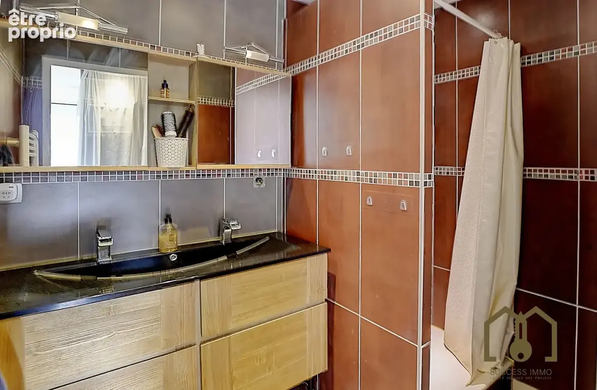 Appartement 82 m² à Vaulx-En-Velin  - photo 6