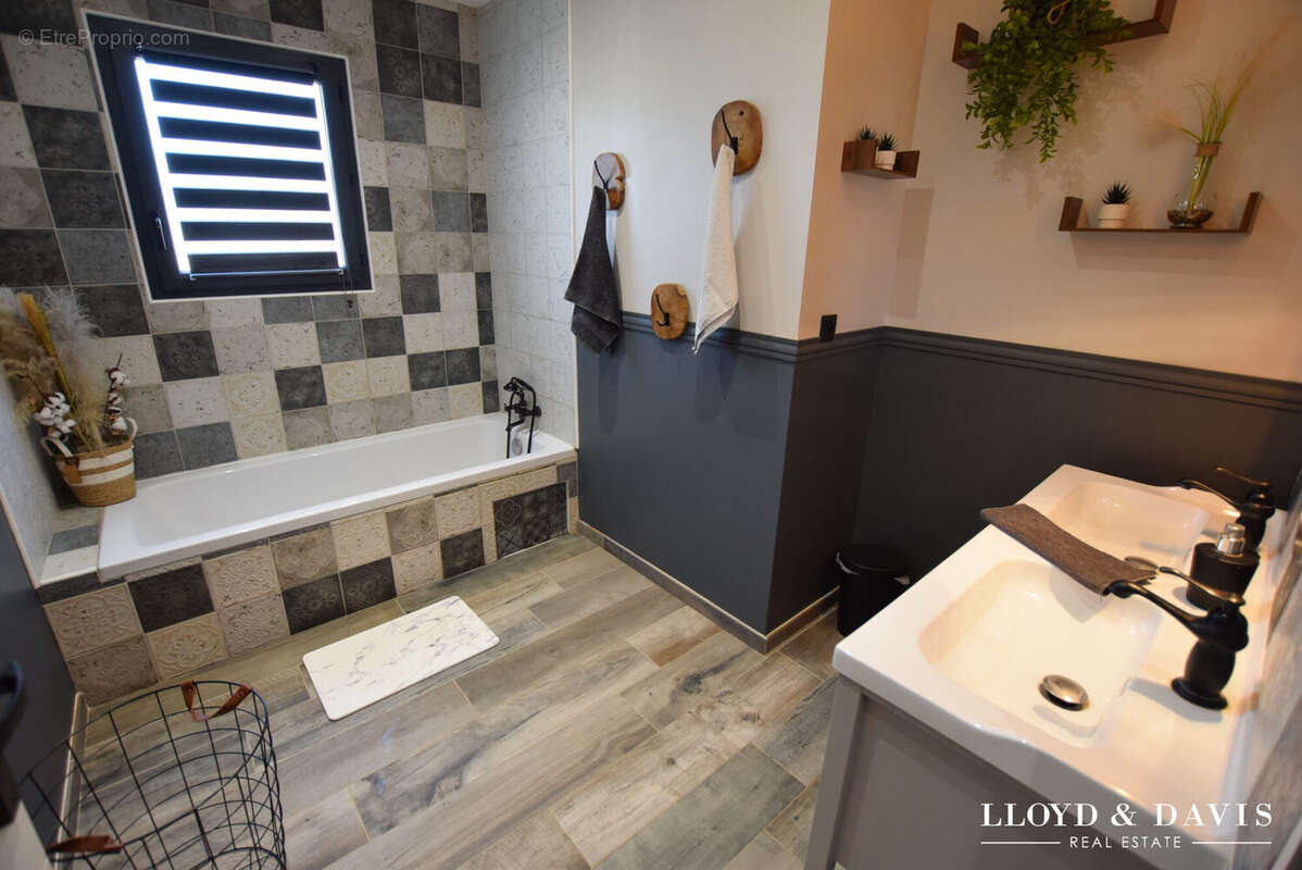 Maison 165 m² à Baix  - photo 8