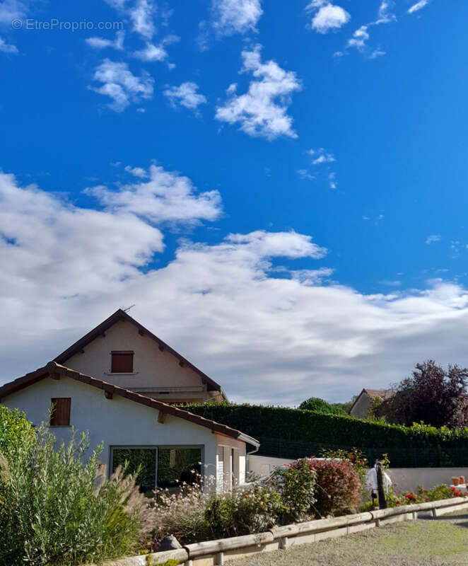 Maison à MONTALIEU-VERCIEU