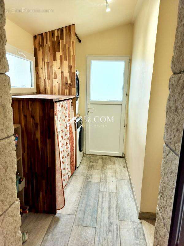 Maison à SAINT-ROMAIN-DE-LERPS