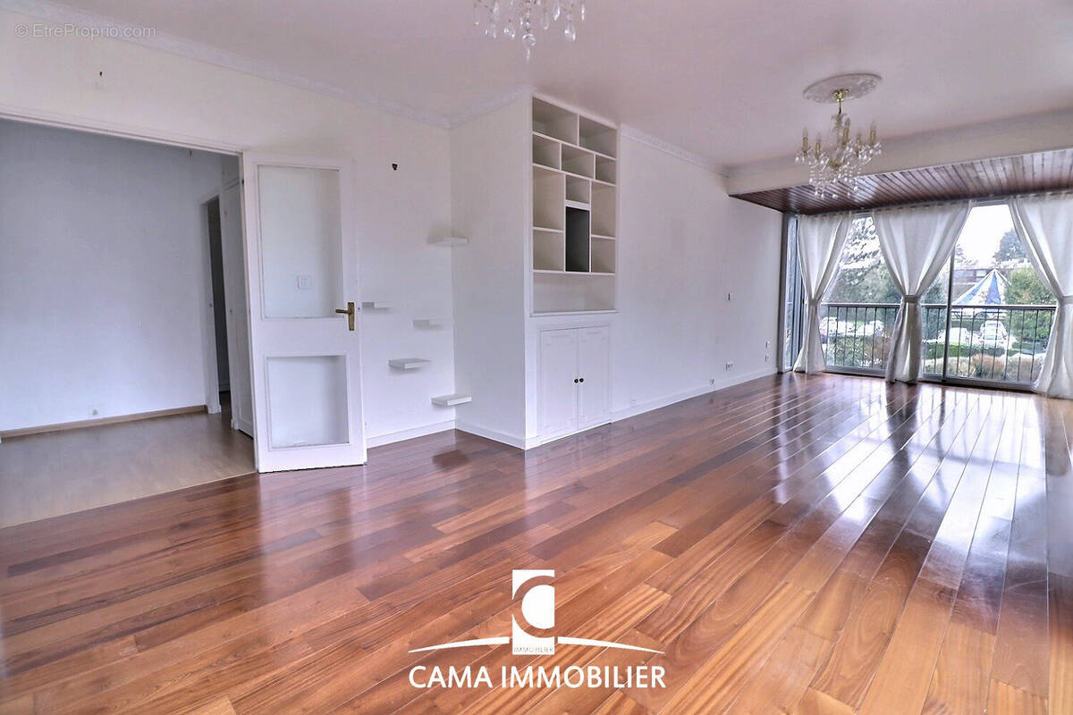 Appartement à FONTENAY-LE-FLEURY