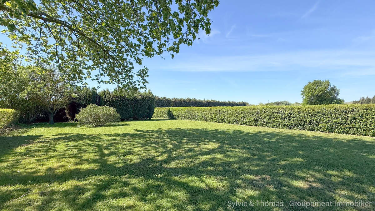 Maison à CADEROUSSE