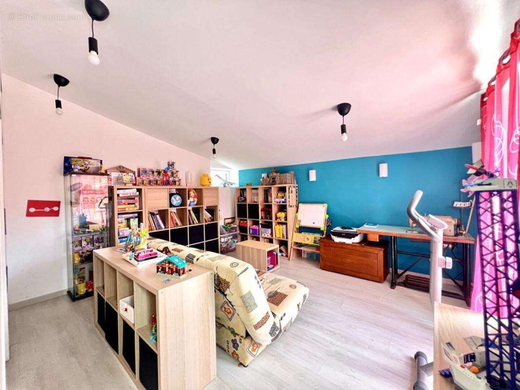 Maison à MONTFAUCON-MONTIGNE