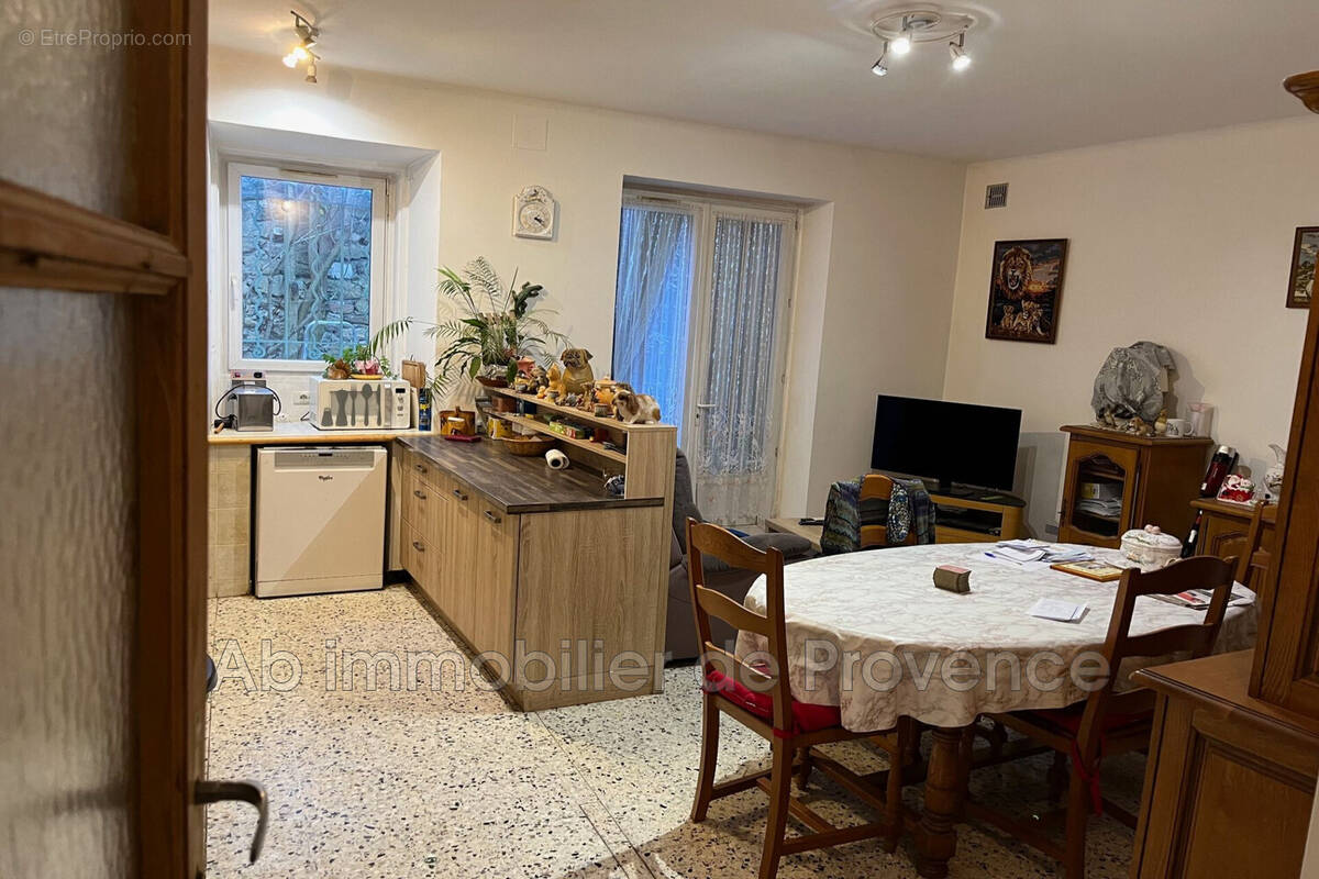 Appartement à ROGNES