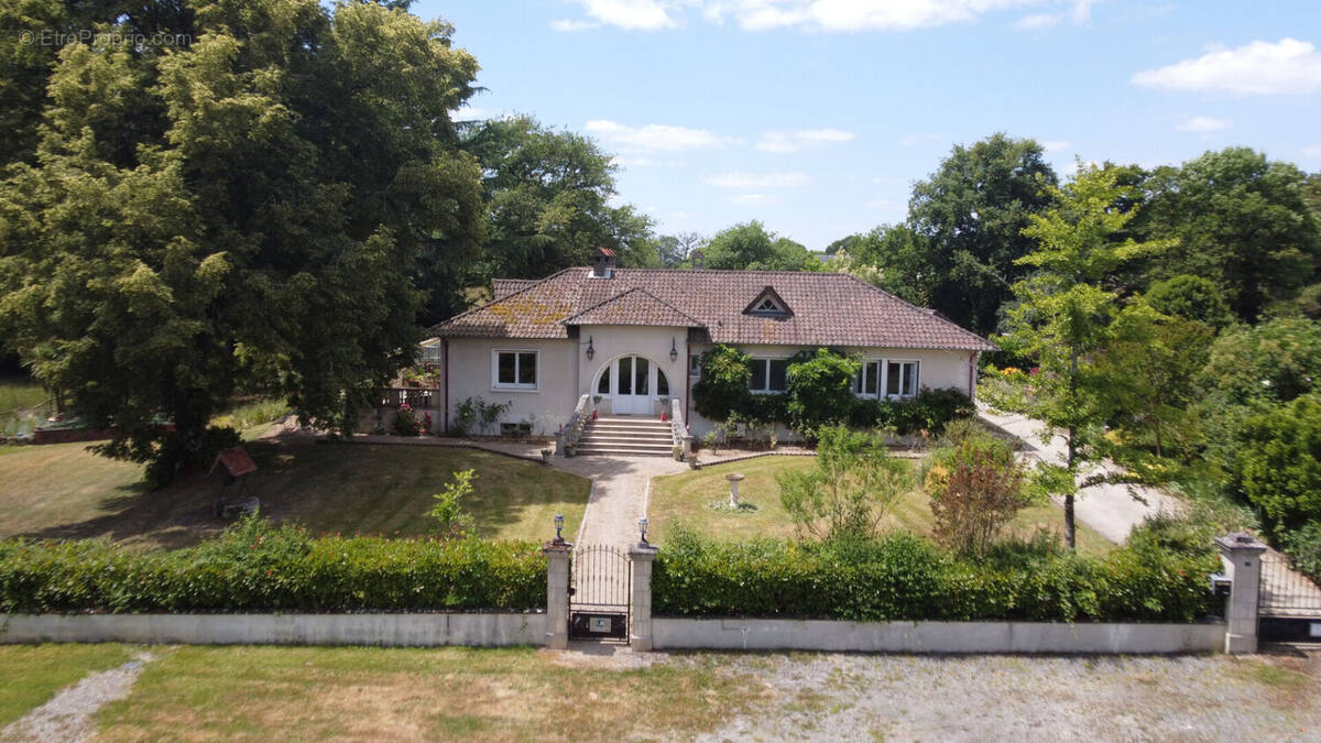 Maison à BUSSIERE-POITEVINE