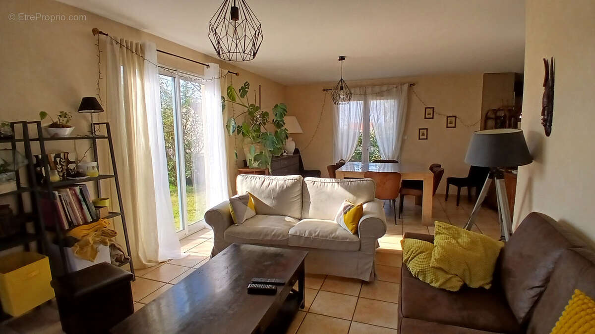 Maison à OUROUX-SUR-SAONE