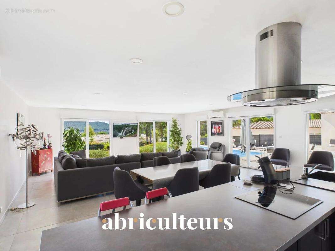 Belle villa contemporaine/vue panoramique en vente à Bagnols-en-Forêt (83600) - photo 4