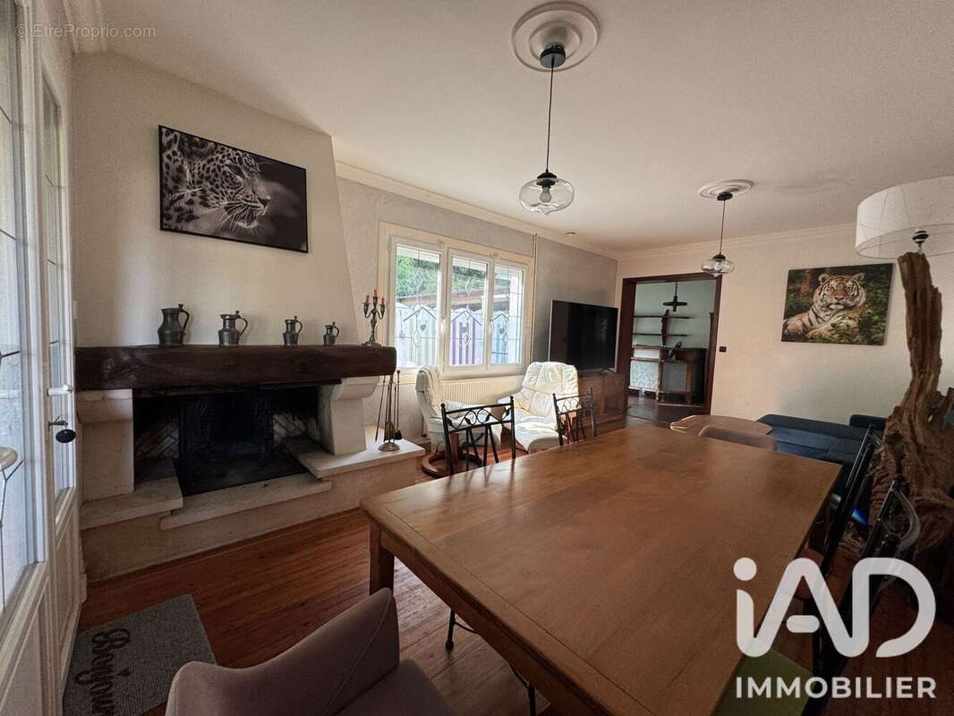 Maison 377 m² à Grezac  - photo 7