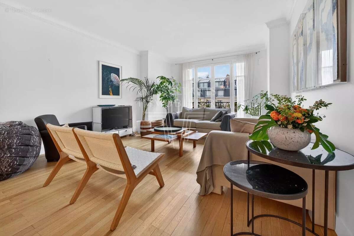 Appartement à PARIS-15E