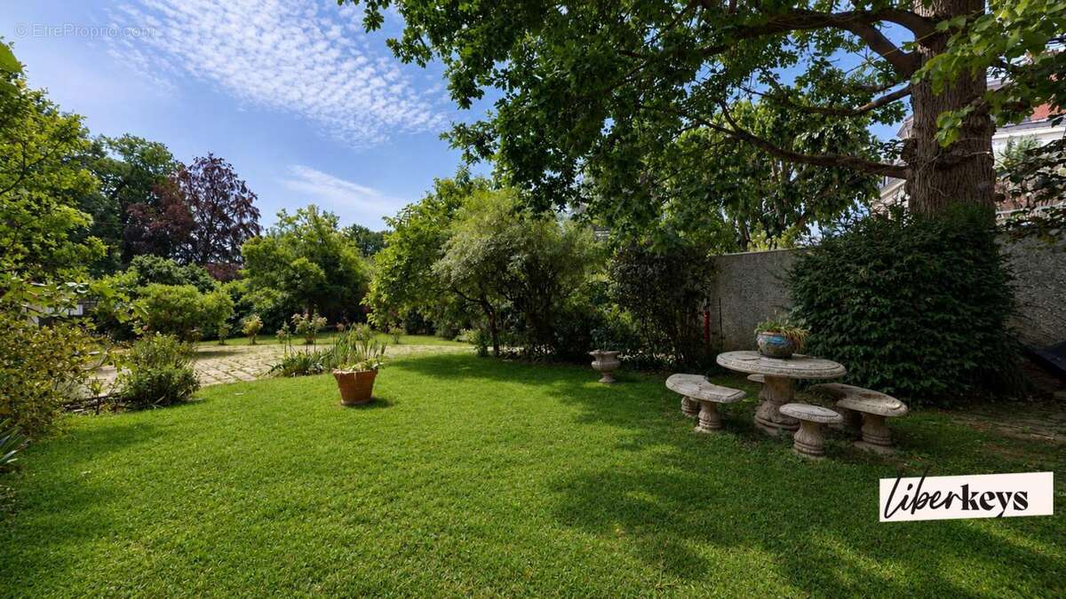 Propriété familiale de 236 m² avec jardin arboré de 878 m² – Vaucresson - photo 2