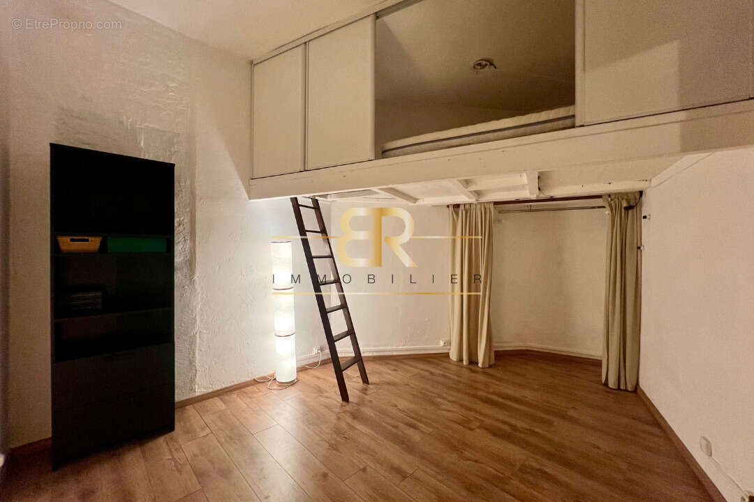 Appartement à PARIS-20E