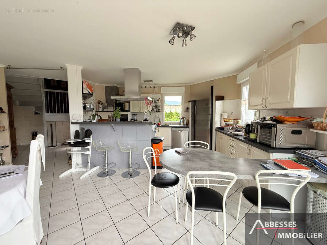 SAINT -AME : Pavillon individuel avec 4 chambres dans un environnement calme avec piscine - photo 7
