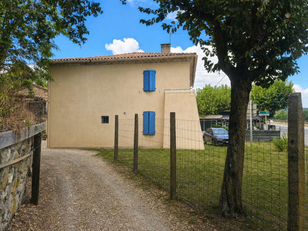 Boucoiran-et-nozieres - maison séparée en deux logements  - garage - photo 2