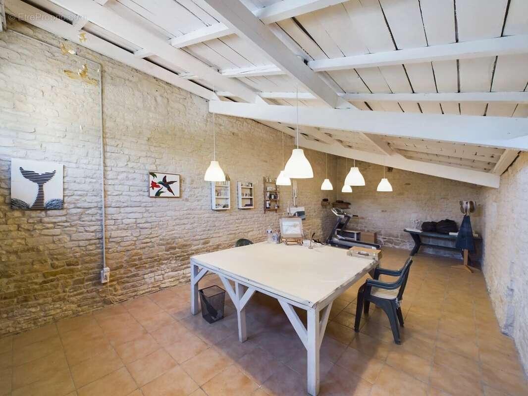 Belle rénovation pour cette Maison de village de 3 chambres/3 salles de bain avec jardins paysagers. - photo 14