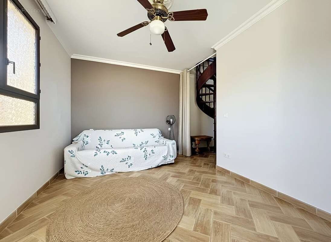 Appartement à VALLAURIS