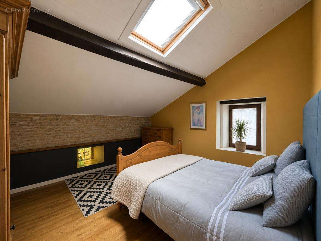 Maison de Village Rénovée de 4 Chambres avec Appartement Ind - photo 11