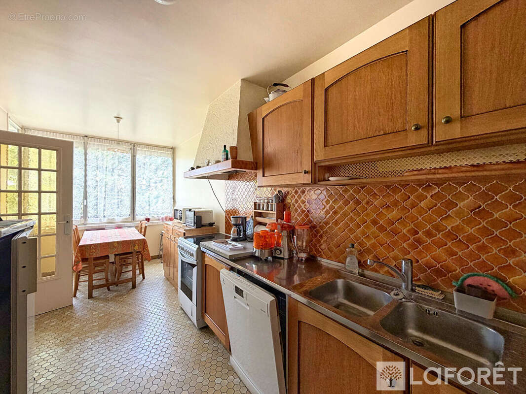 À vendre, appartement T4 avec deux balcons, box et cave - photo 2