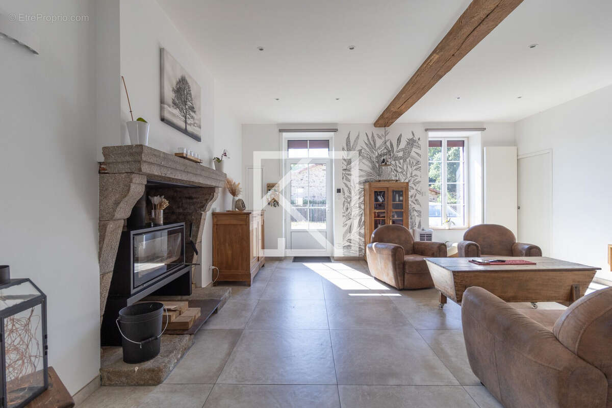 Maison 252 m² à Mesnard-La-Barotiere  - photo 3