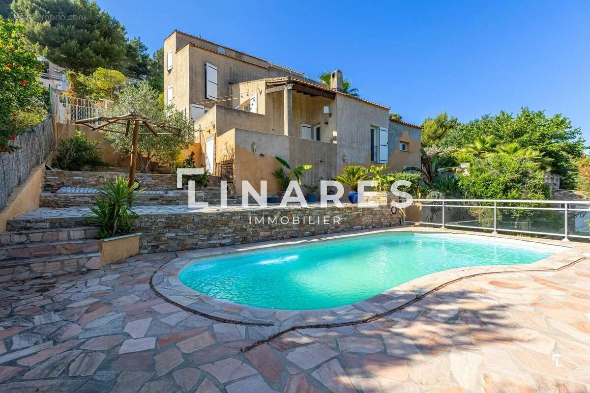 LE MAS DES COLLINES - Maison 242m2 (160 m² +  2 T2 indépendants = 1800€/mois) - Piscine -Terrasses - Garage - 13470 Carnoux en P - photo 2
