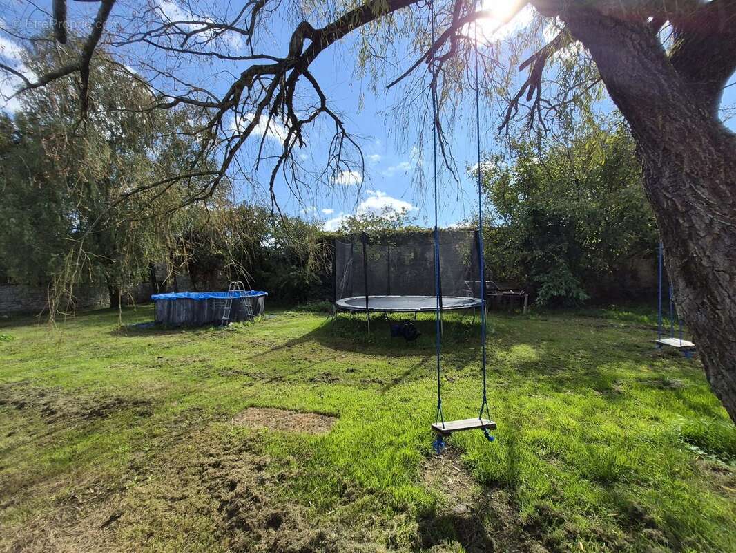 Maison à VILLENEUVE-LA-COMTESSE