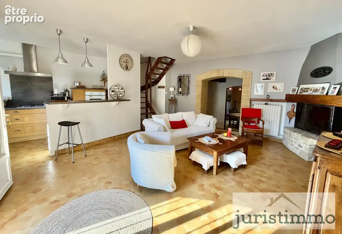 Maison de village - 2 chambres, balcons, caves - photo 2