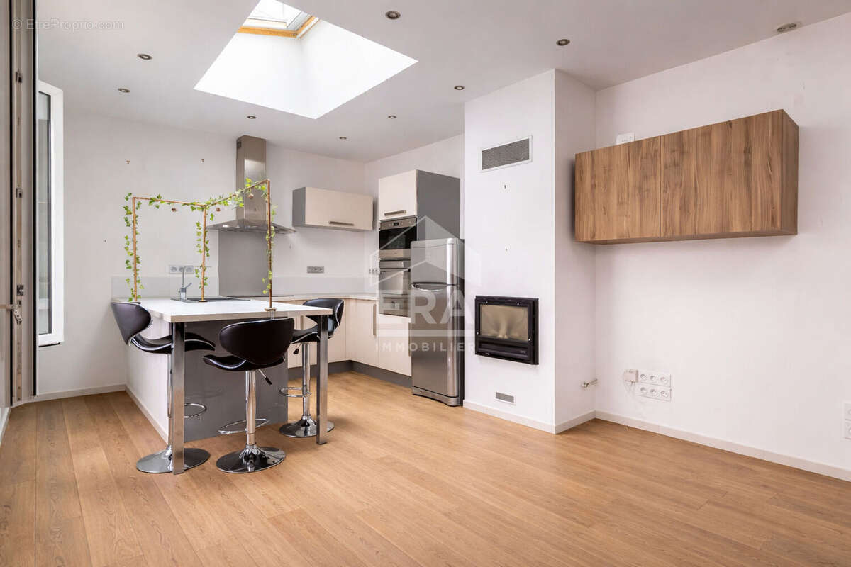 Appartement à PARIS-17E