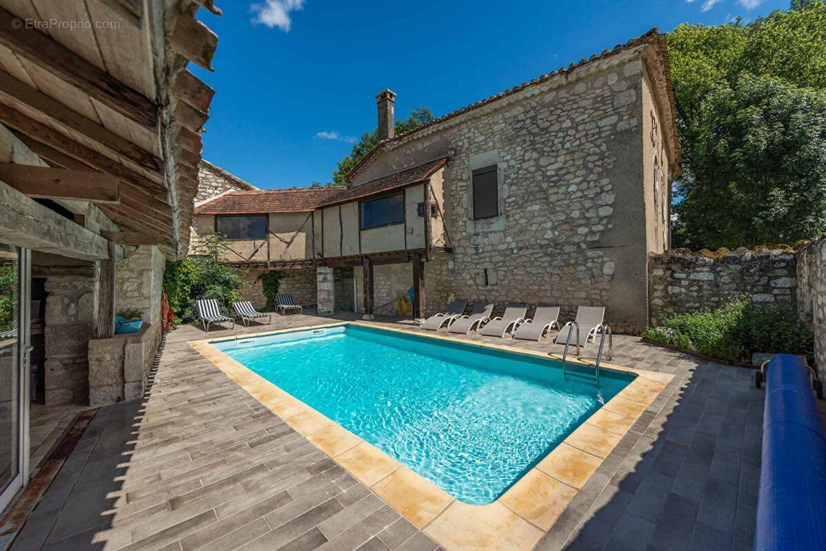 Maison à MONTCUQ