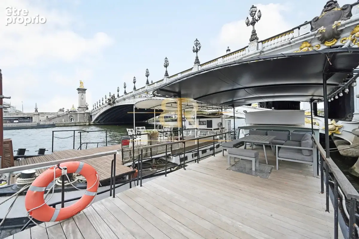 Appartement à PARIS-8E