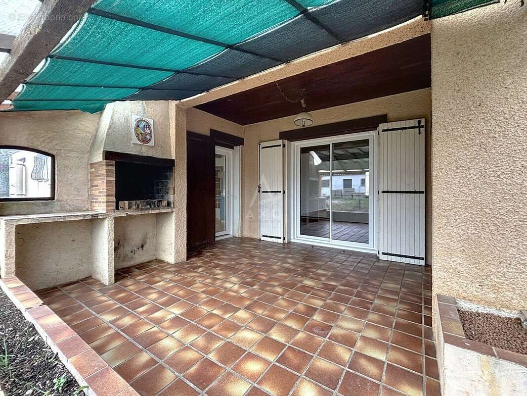 Maison à VILLENEUVE-LA-COMPTAL