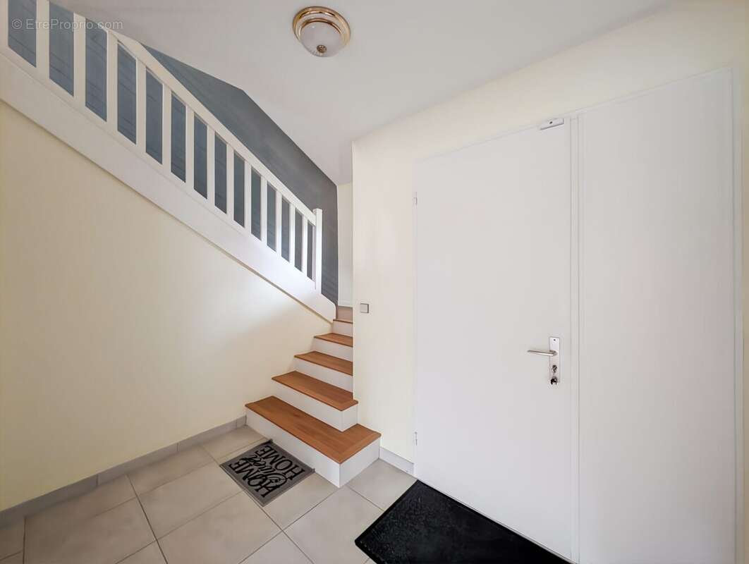 Maison à VOISINS-LE-BRETONNEUX