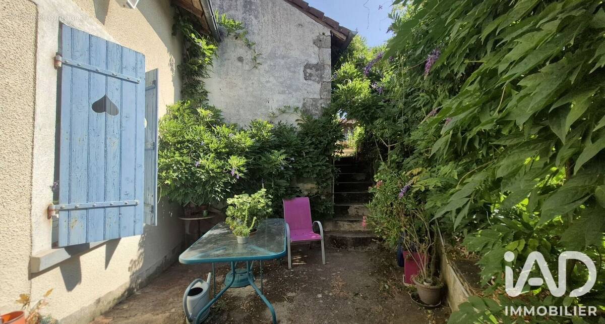 Photo 1 - Maison à SAINT-LEONARD-DE-NOBLAT