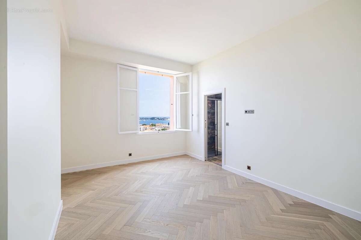 Appartement à BEAULIEU-SUR-MER