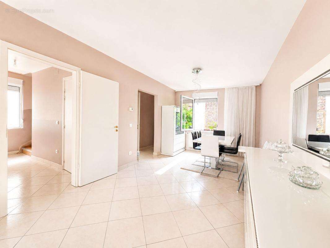 Exclusivité orpi - immeuble 185 m² + studio + 2 garages - fort potentiel - photo 2