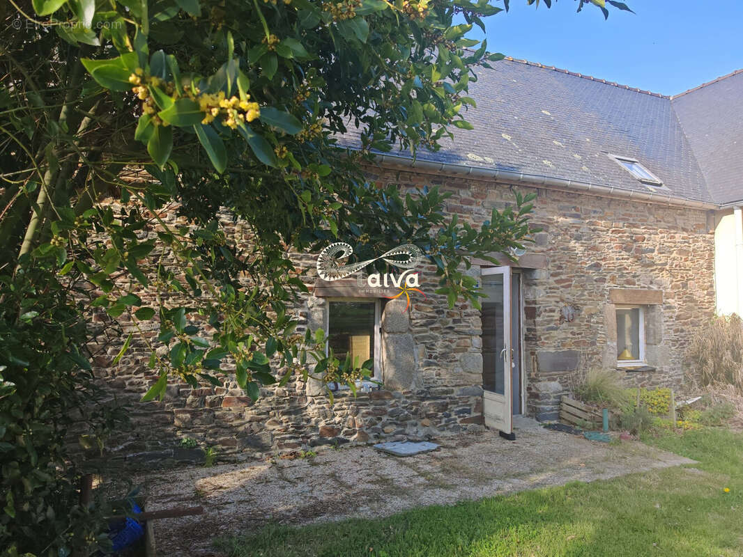 Taiva immobilier, maison de caractère à vendre, 4 chambres, grand terrain avec étang, vue dégagée, environnement calme, aucun vis à vis, secteur Dol de Bretagne- Baguer Morvan  - Maison à BAGUER-MORVAN