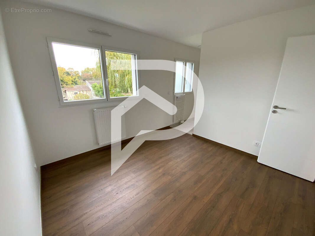 Maison à LES ESSARTS-LE-ROI