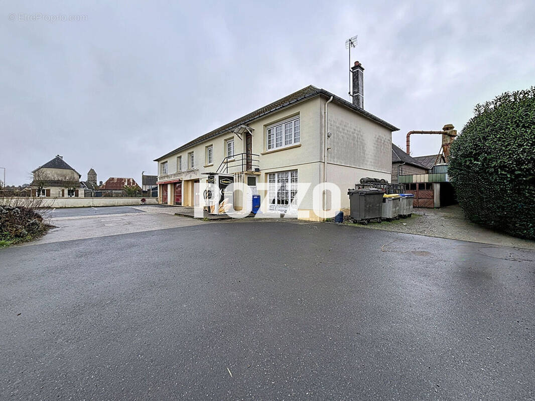 Commerce à SAINT-SAUVEUR-LENDELIN