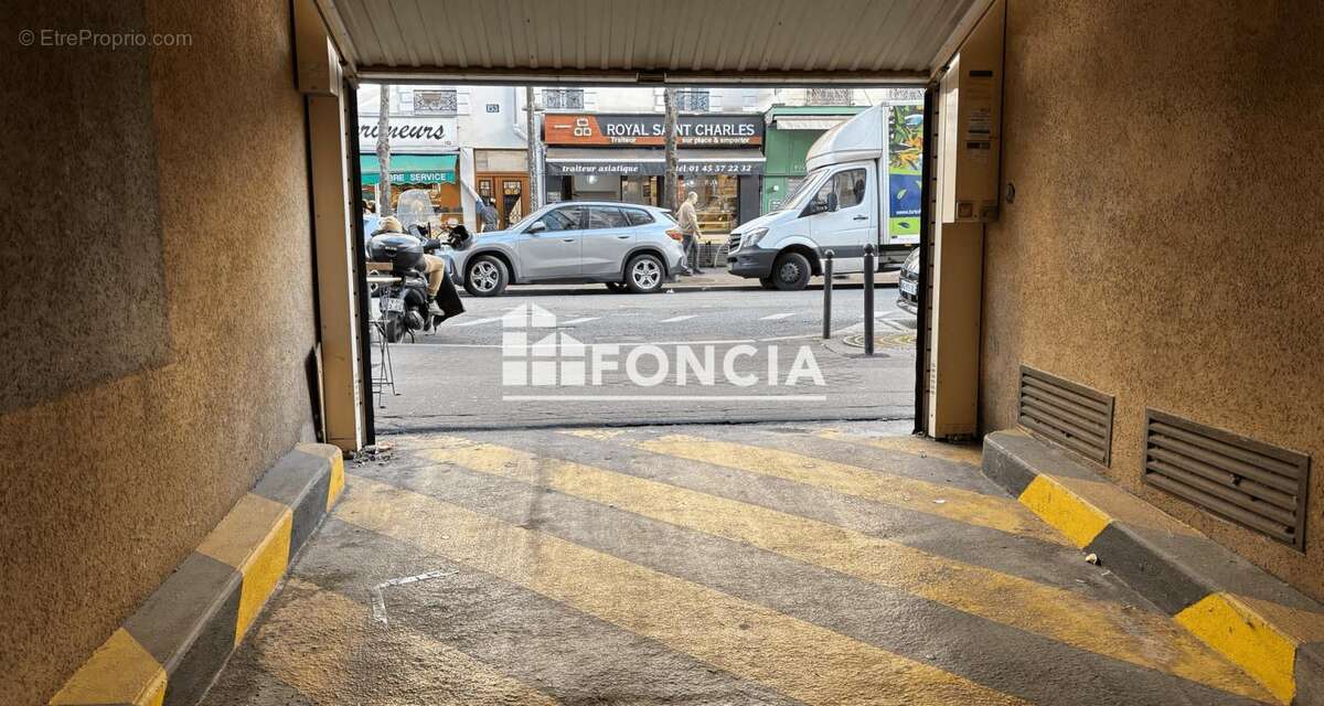 Parking à PARIS-15E